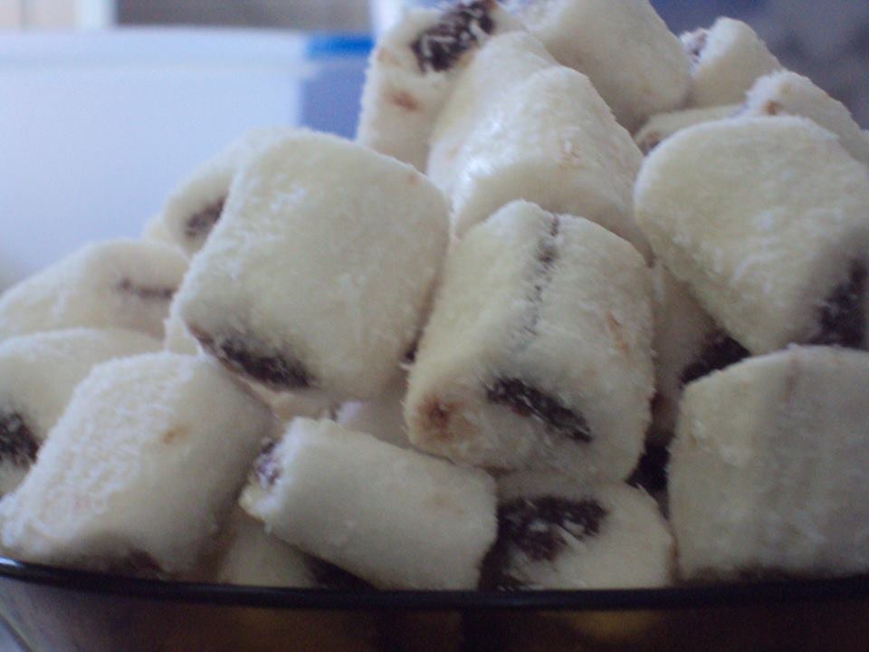 Bala de Coco com Brigadeiro